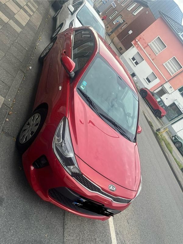 Gebraucht Kia Rio 84 PS (61 kW) 2017 Rot Limousine