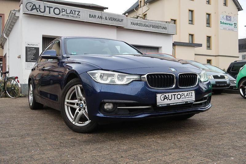 Gebraucht BMW 330 Sport Line 252 PS (185 kW) 2015 Blau Limousine