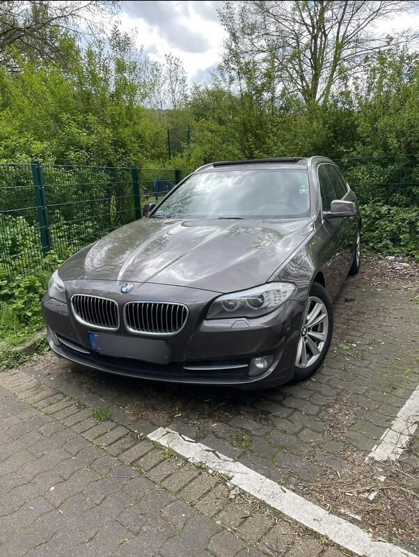 Grau Gebraucht 2013 BMW 520 Kombi | 8.700 € (Fairer Preis) - Bild 1/4