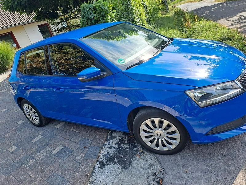 Blau Gebraucht 2019 Skoda Fabia Kleinwagen | 9.200 € (Guter Preis) - Bild 1/4