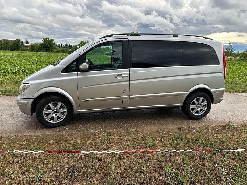 Silber Gebraucht 2004 Mercedes Viano Van / Kleinbus | 5.999 € (Etwas zu teuer) - Bild 1/4