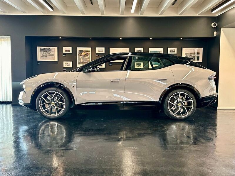 Neu Lotus Eletre 450 kW (612 PS) 2025 Grau SUV