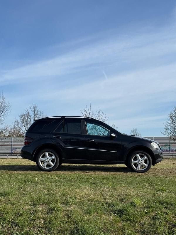 Gebraucht Mercedes ML280 190 PS (139 kW) 2006 Schwarz SUV