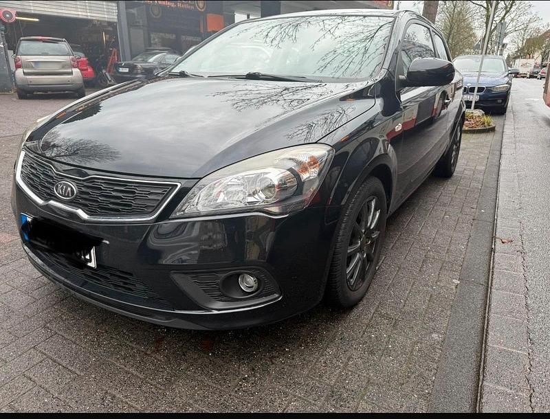 Gebraucht Kia ProCeed 125 PS (91 kW) 2011 Schwarz Kleinwagen