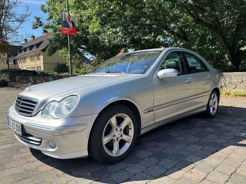 Silber Gebraucht 2005 Mercedes C180 Avantgarde Limousine | 2.400 € (Superpreis) - Bild 1/4
