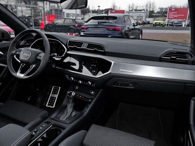 Gebraucht Audi Q3 S-Line 150 PS (110 kW) 2024 Chronosgrau metallic SUV