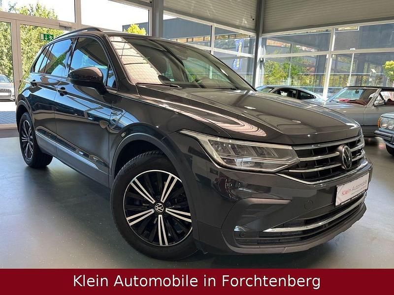 Grau Gebraucht 2022 VW Tiguan Life SUV | 19.990 € (Fairer Preis) - Bild 1/4