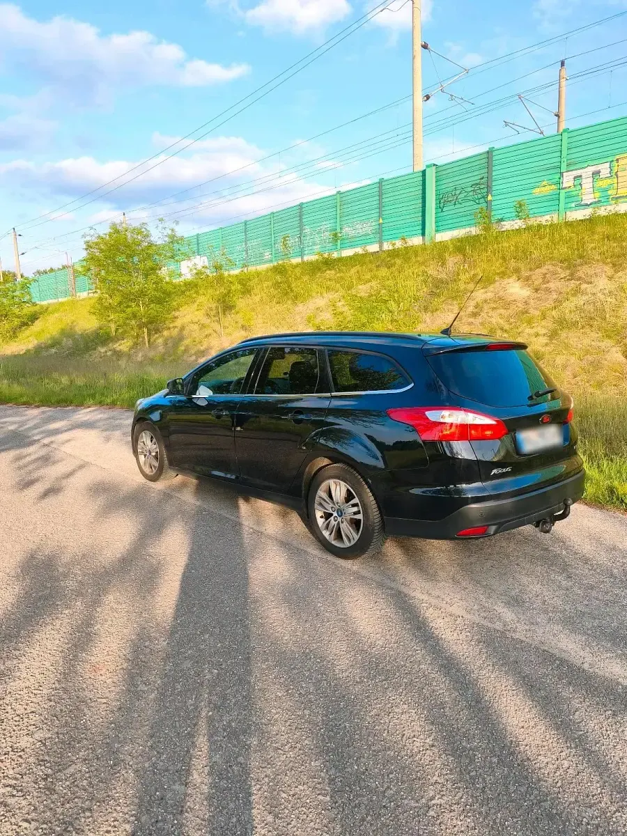 Gebraucht Ford Focus 125 PS (91 kW) 2014 Schwarz Kombi