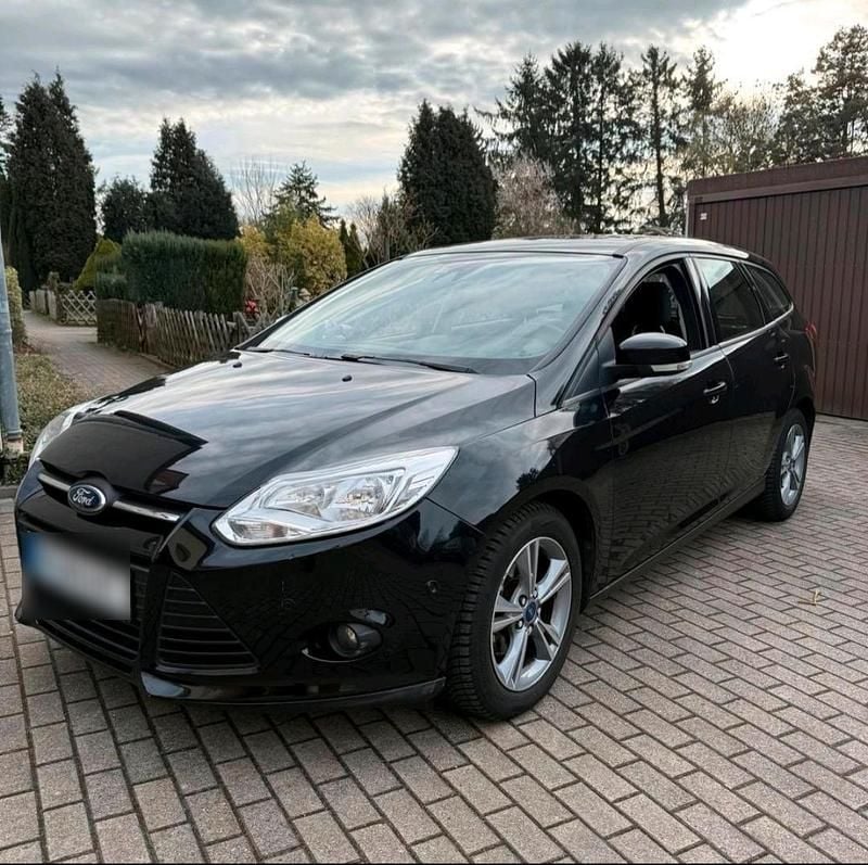 Second-hand Ford Focus 101 CP (74 kW) 2014 Negru Break