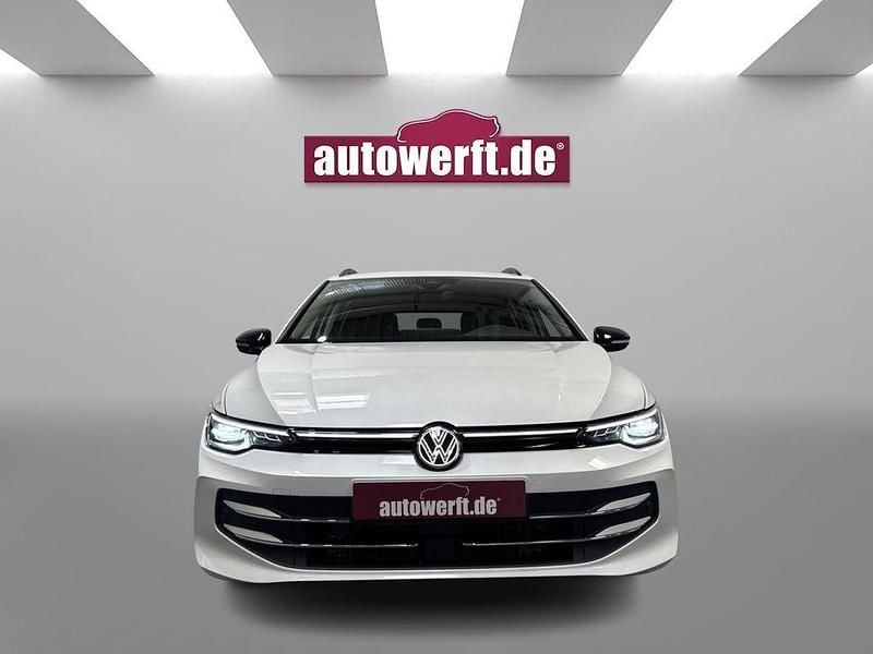 Oryxweiß perlmutteffekt Gebraucht 2024 VW Golf VIII Goal Kombi | 27.490 € - Bild 1/4