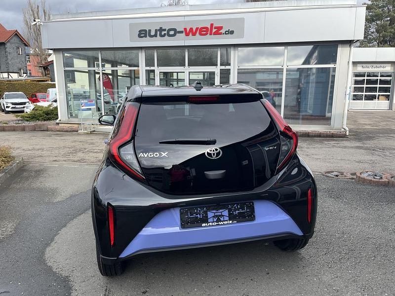 Neu Toyota Aygo X 116 PS (85 kW) 2026 Lavender purple metallic / bla SUV
