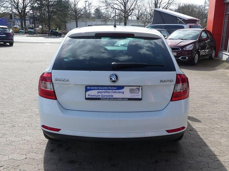 Gebraucht Skoda Rapid Ambition 105 PS (77 kW) 2015 Weiß Kleinwagen