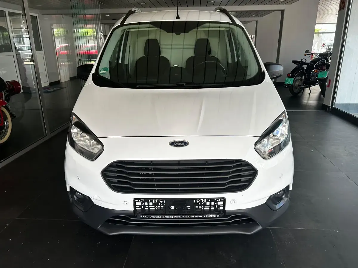 Gebraucht Ford Transit 98 PS (72 kW) 2020 Weiß Van