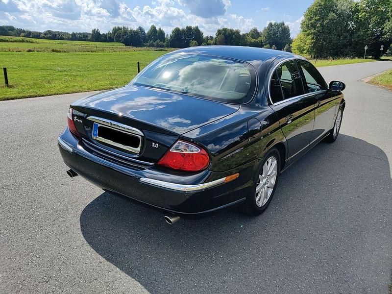 Schwarz Gebraucht 2004 Jaguar S-Type Executive Limousine | 6.250 € (Fairer Preis) - Bild 1/4