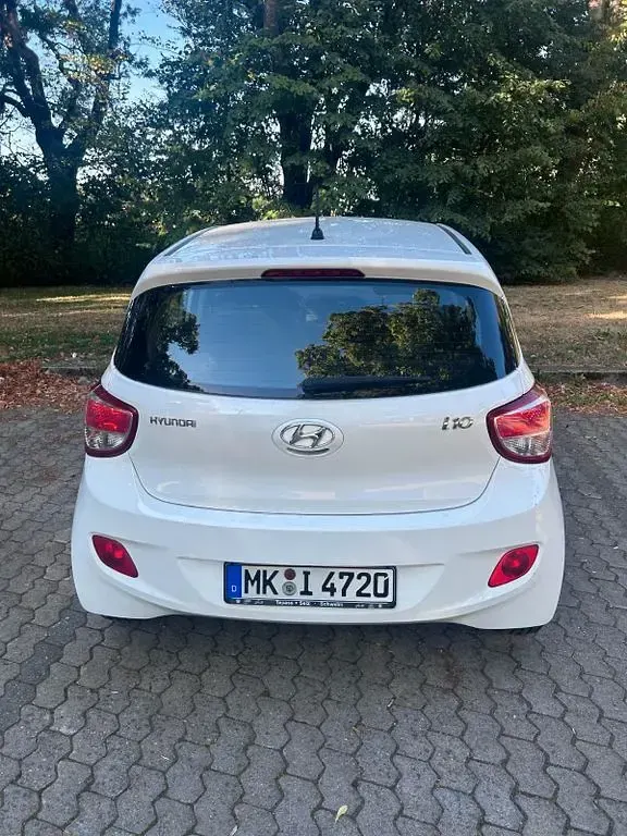 Gebraucht Hyundai i10 Classic 67 PS (49 kW) 2014 Weiß Kleinwagen