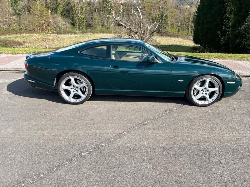 Grün Gebraucht 2004 Jaguar XKR Coupé | 14.150 € - Bild 1/4