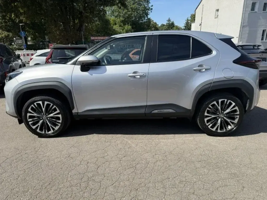 Gebraucht Toyota Yaris Cross Elegant 116 PS (85 kW) 2021 Silver metallic SUV