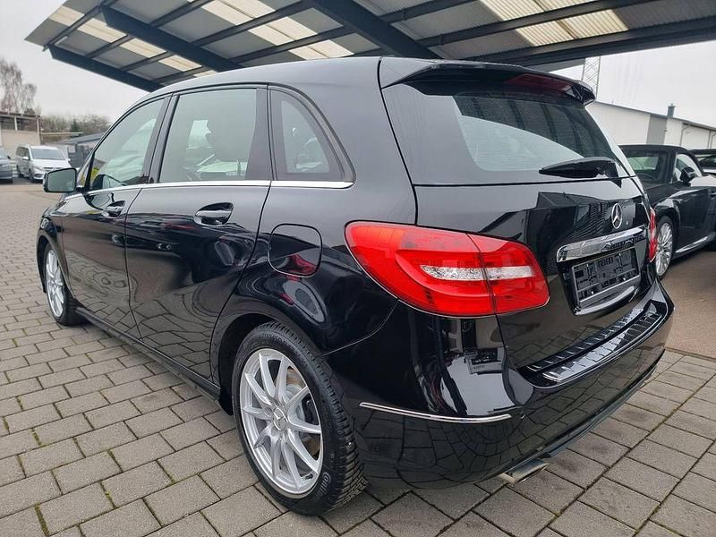 Gebraucht Mercedes B250 Exclusive 211 PS (155 kW) 2013 Schwarz Van / Kleinbus