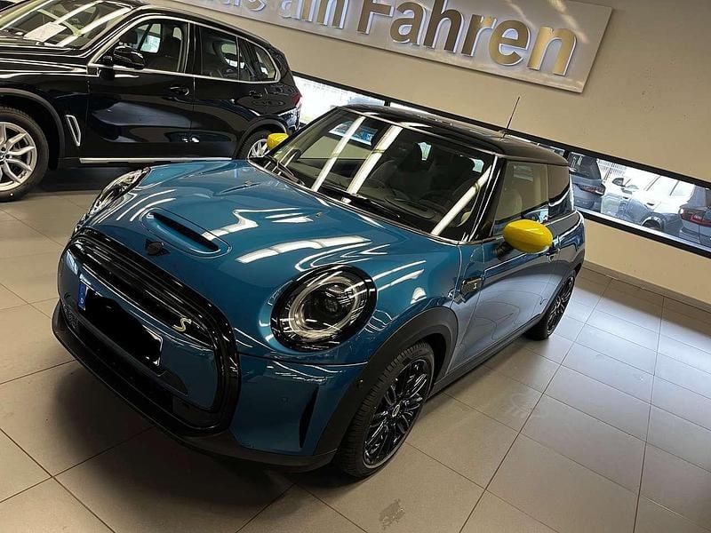 Gebraucht Mini Cooper SE Classic 135 kW (184 PS) 2023 Blau Kleinwagen