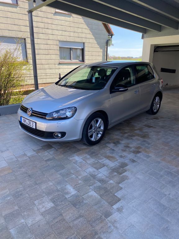 Silber Gebraucht 2012 VW Golf VII Comfortline Limousine | 5.999 € (Superpreis) - Bild 1/4