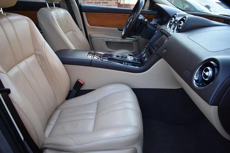 Gebraucht Jaguar XJ Premium Luxury 275 PS (202 kW) 2012 Grau Limousine