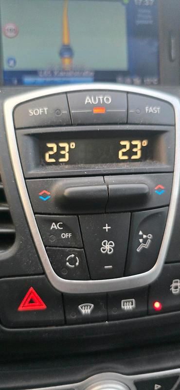 Gebraucht Renault Laguna III 150 PS (110 kW) 2010 Schwarz Kombi