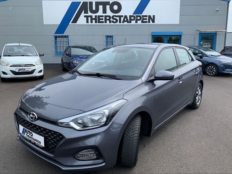 Grau Gebraucht 2018 Hyundai i20 Trend Limousine | 10.490 € (Fairer Preis) - Bild 1/4