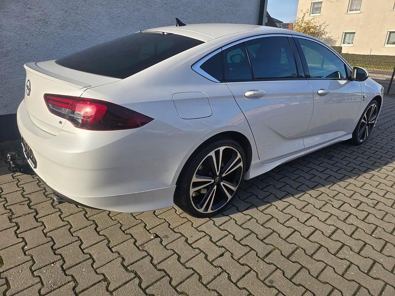 Gebraucht Opel Insignia Dynamic 209 PS (153 kW) 2020 Weiß Limousine