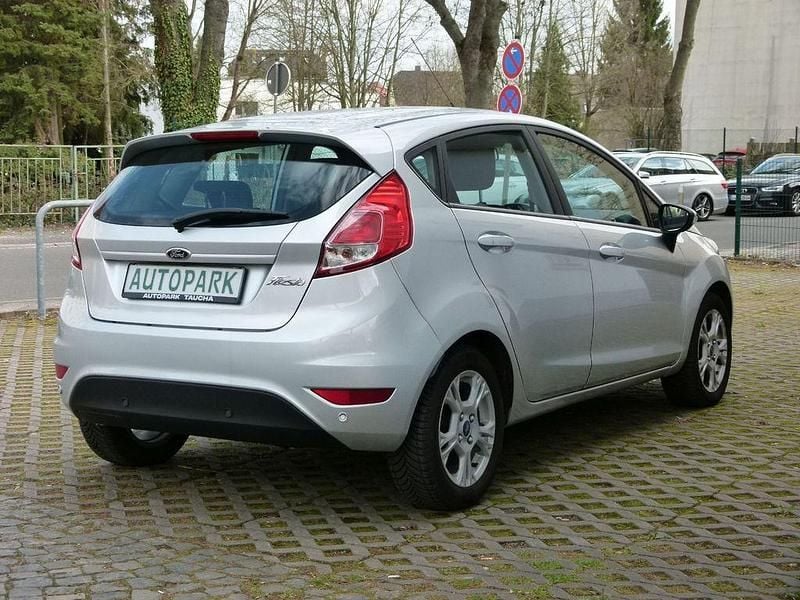 Gebraucht Ford Fiesta 82 PS (60 kW) 2014 Silber Kleinwagen