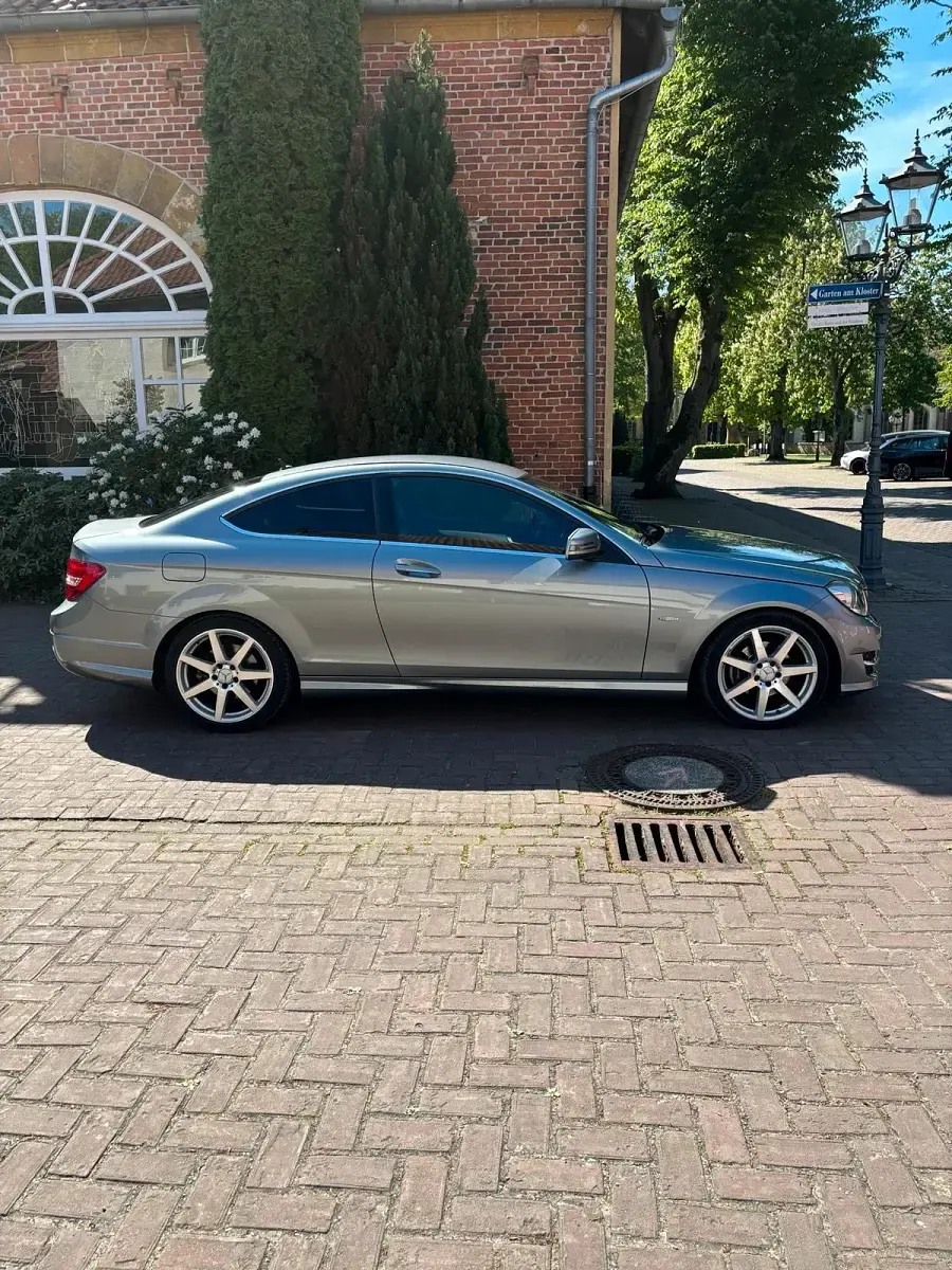 Gebraucht Mercedes C220 AMG 170 PS (125 kW) 2011 Grau Coupé