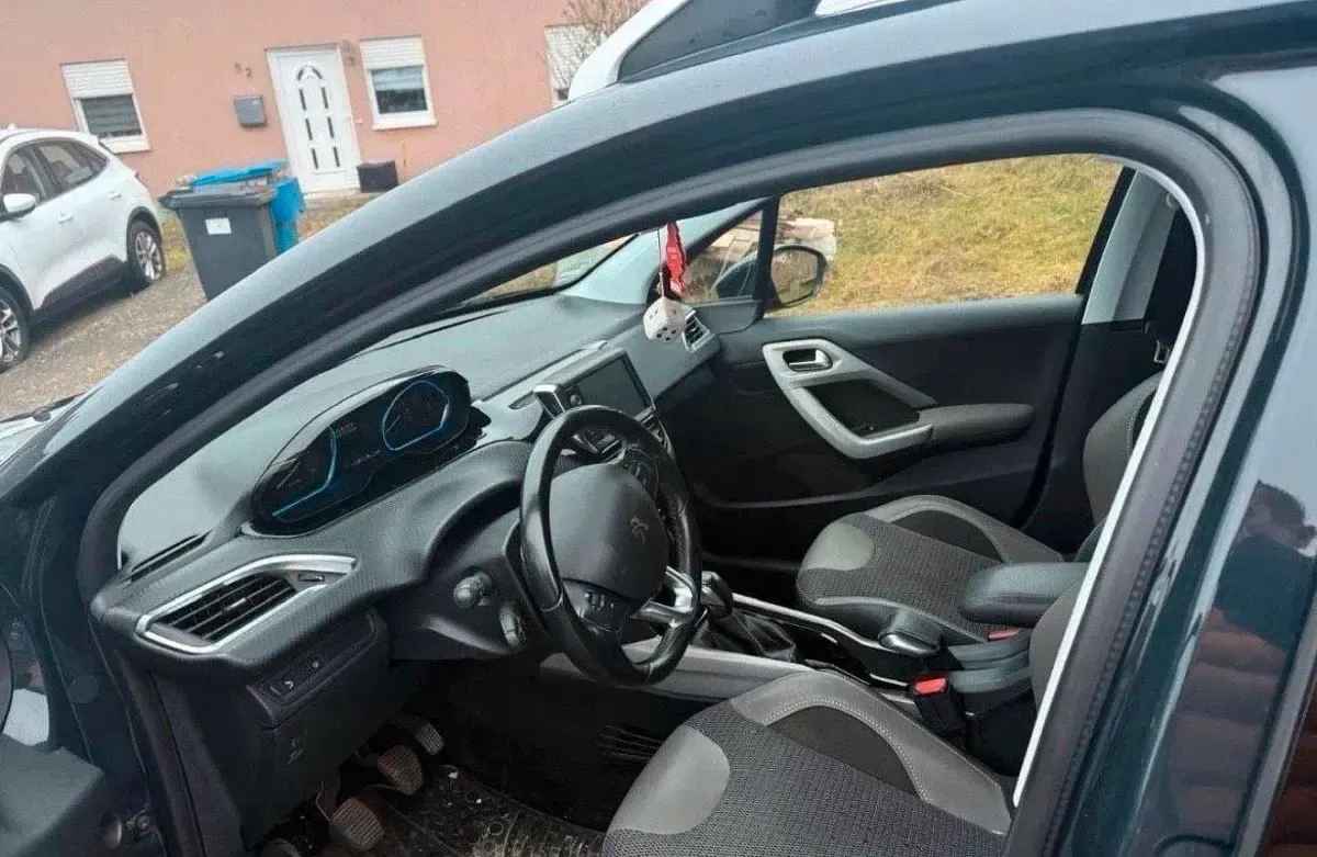 Gebraucht Peugeot 2008 102 PS (75 kW) 2019 Blau SUV