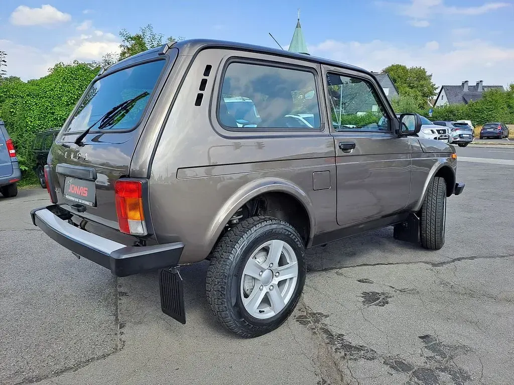 Gebraucht Lada Taiga 83 PS (61 kW) 2021 Braun SUV