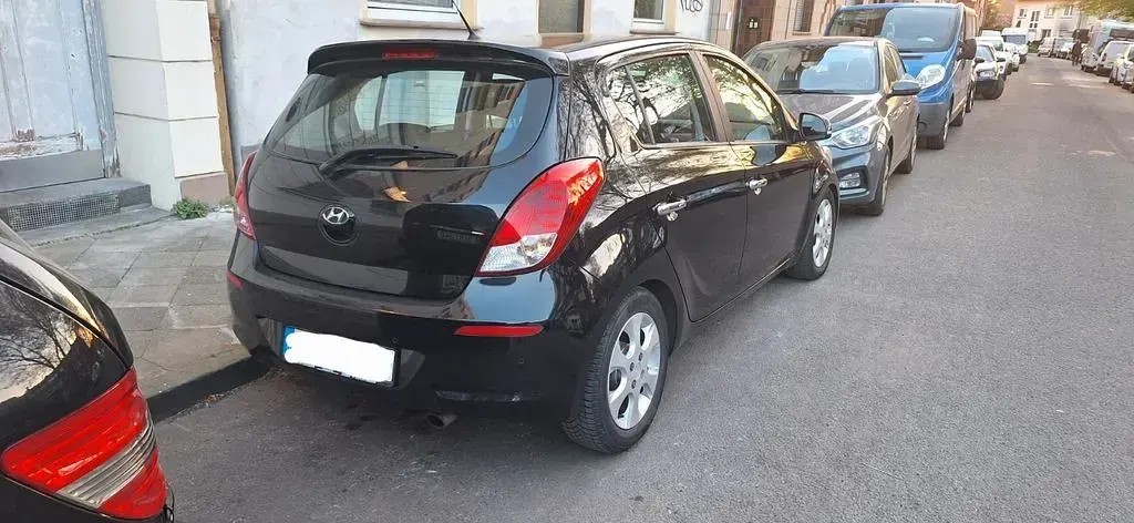 Gebraucht Hyundai i20 75 PS (55 kW) 2013 Schwarz Kleinwagen