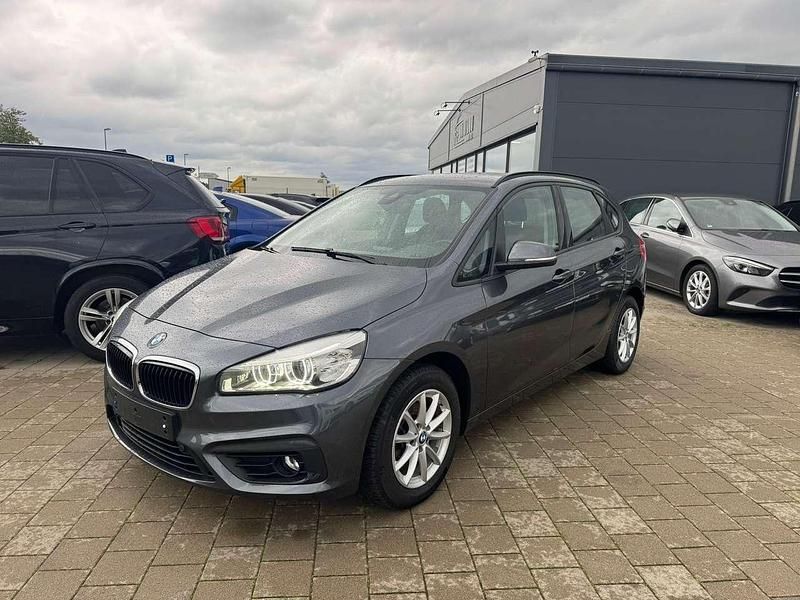 Grau Gebraucht 2017 BMW 218 Advantage Van / Kleinbus | 12.599 € (Guter Preis) - Bild 1/4
