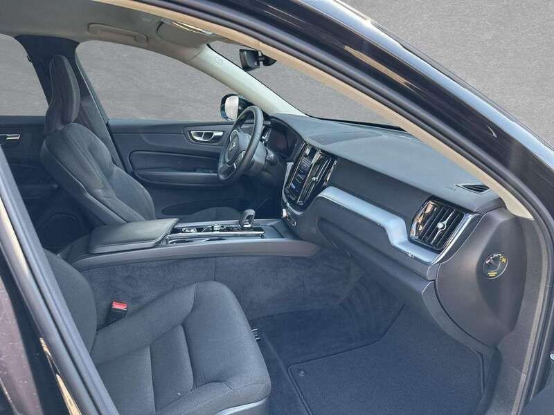 Gebraucht Volvo XC60 197 PS (144 kW) 2022 Onyx black metallic SUV