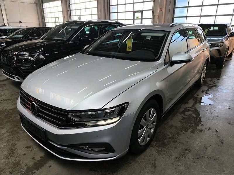 Silber Gebraucht 2021 VW Passat Conceptline Kombi | 19.590 € (Fairer Preis) - Bild 1/4