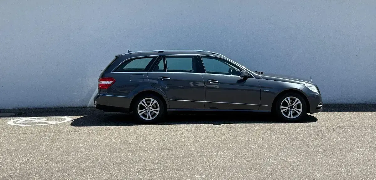 Gebraucht Mercedes E200 Avantgarde 136 PS (100 kW) 2011 Grau Kombi
