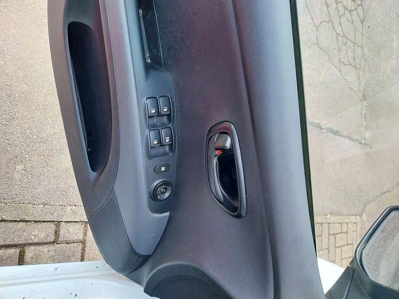 Gebraucht Hyundai i10 Style 69 PS (50 kW) 2011 Weiß Kleinwagen