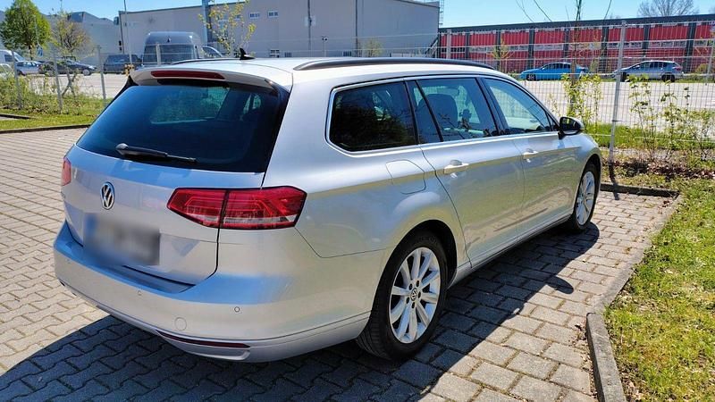 Second-hand VW Passat 150 CP (110 kW) 2018 Argintiu Berlinǎ