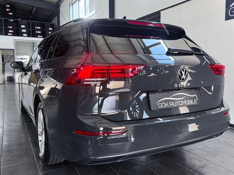 Gebraucht VW Golf VIII Life 150 PS (110 kW) 2022 Grau Kombi