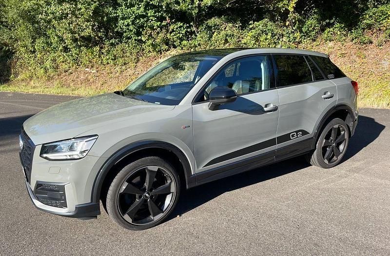 Grau Gebraucht 2017 Audi Q2 Edition .1 SUV | 24.800 € (Etwas zu teuer) - Bild 1/4