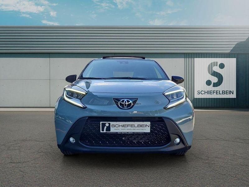 Neu Toyota Aygo X 72 PS (52 kW) 2025 Grün SUV