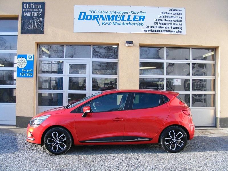 Rot (metallic) Gebraucht 2018 Renault Clio IV LIMITED Kleinwagen | 8.950 € (Etwas zu teuer) - Bild 1/4
