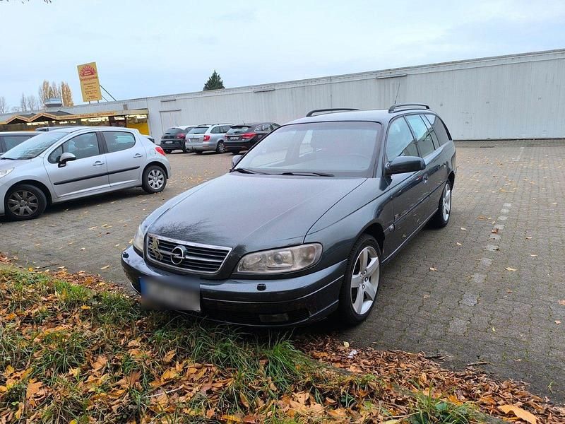 Grün Gebraucht 2001 Opel Omega Design Edition Kombi | 2.950 € (Teuer) - Bild 1/4