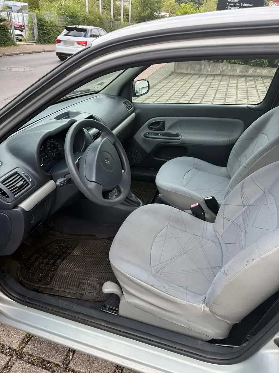Gebraucht Renault Clio 75 PS (55 kW) 2002 Grau Kleinwagen