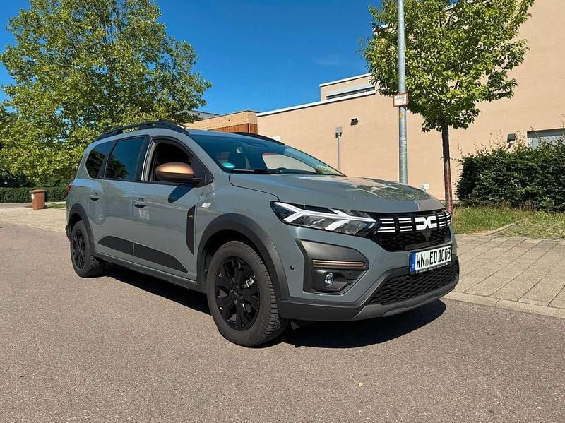 Grau Gebraucht 2024 Dacia Jogger Extreme Kombi | 20.790 € (Fairer Preis) - Bild 1/4