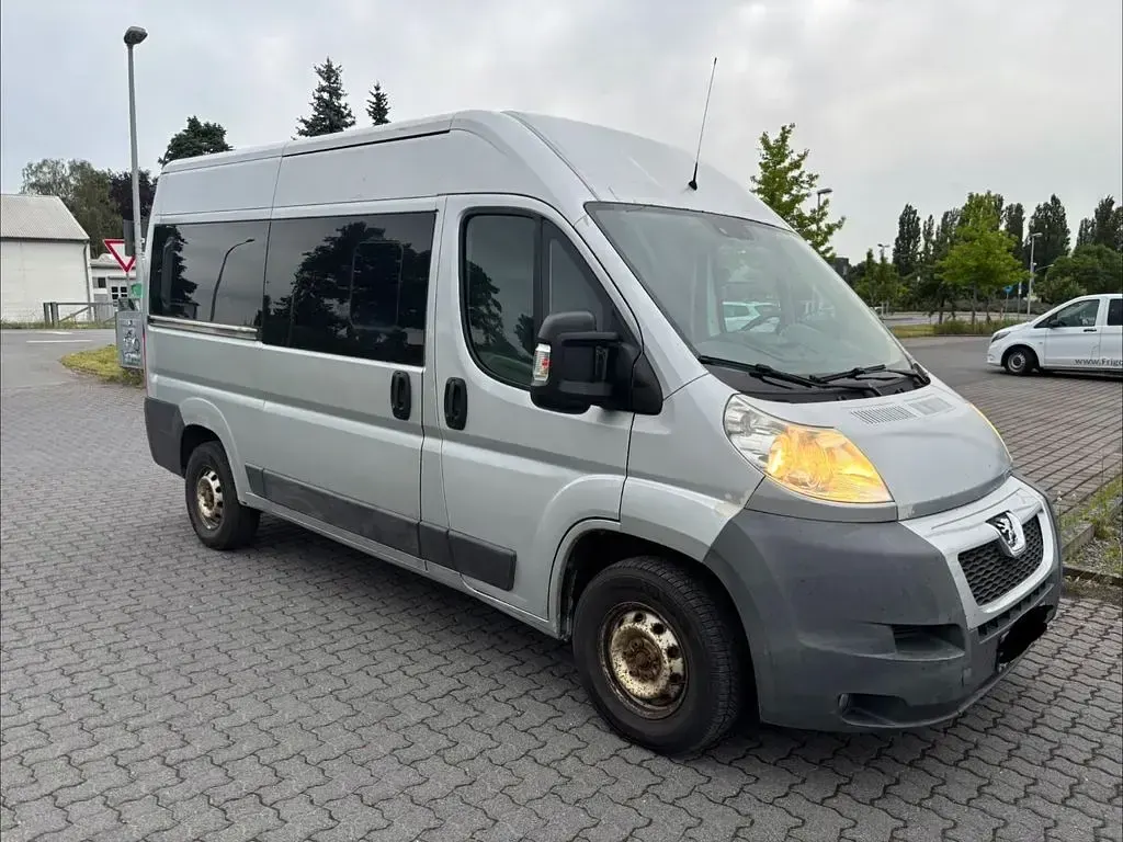 Gebraucht Peugeot Boxer 158 PS (116 kW) 2011 Grau Van
