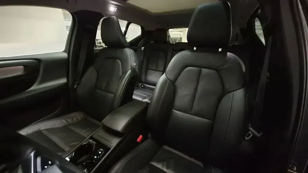 Gebraucht Volvo XC40 Inscription 163 PS (119 kW) 2021 Grau SUV