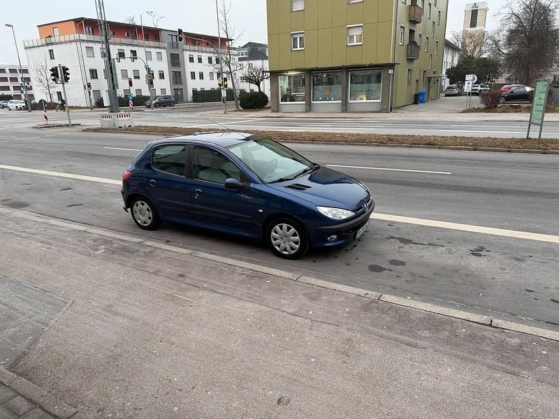 Blau Gebraucht 2004 Peugeot 206 Limousine | 600 € (Fairer Preis) - Bild 1/4