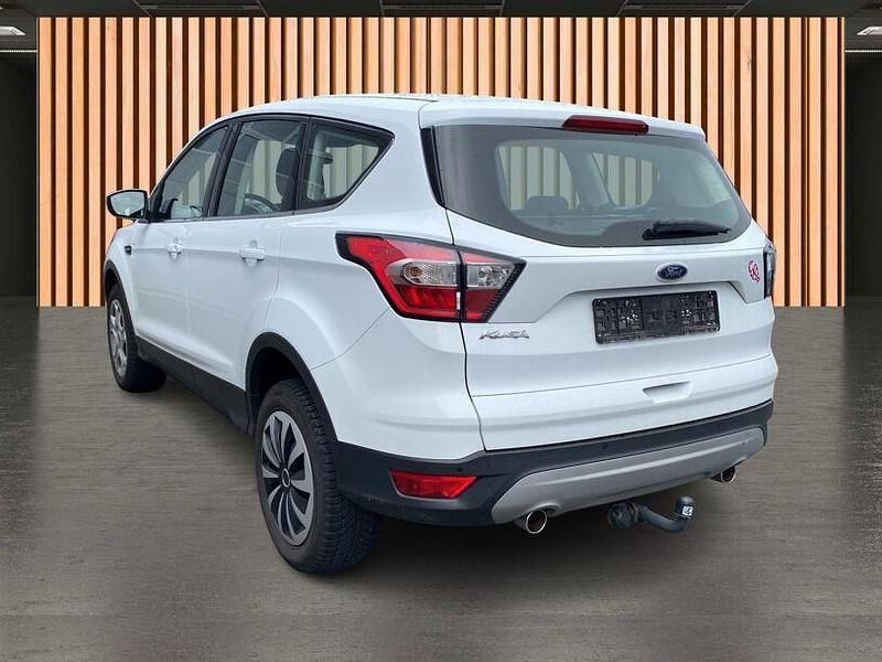 Usado Ford Kuga Trend 120 HP (88 kW) 2019 Branco SUV